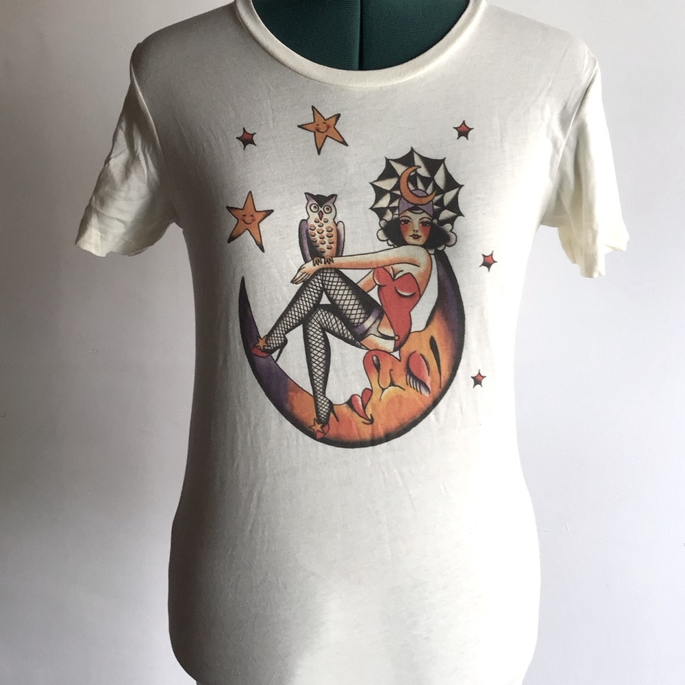 NEVER BEEN WORN - Cute Vintage Tattoo style fitted T-Shirt